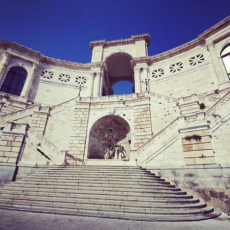 Apartment Vsg25 Nel Centro Di Cagliari Bagian luar foto