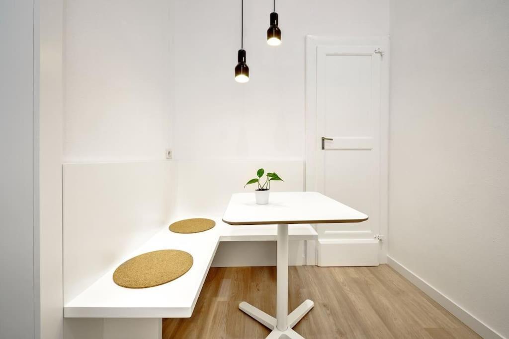 Apartment Vsg25 Nel Centro Di Cagliari Bagian luar foto