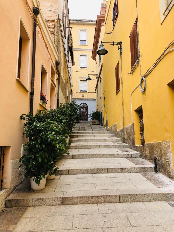 Apartment Vsg25 Nel Centro Di Cagliari Bagian luar foto
