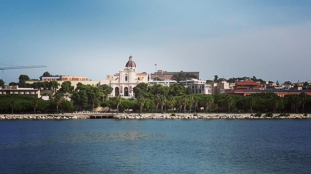 Apartment Vsg25 Nel Centro Di Cagliari Bagian luar foto