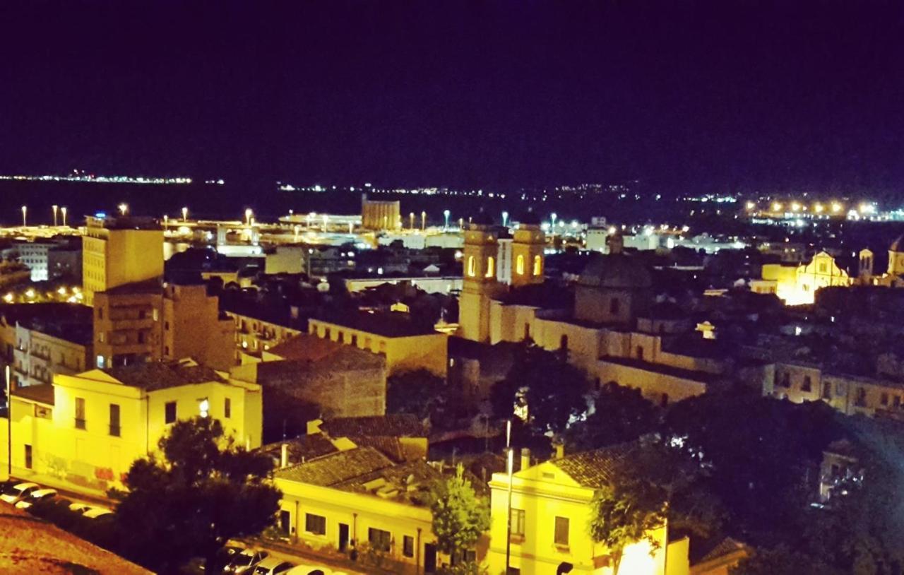 Apartment Vsg25 Nel Centro Di Cagliari Bagian luar foto